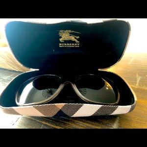 Burberry sunglasses 😎